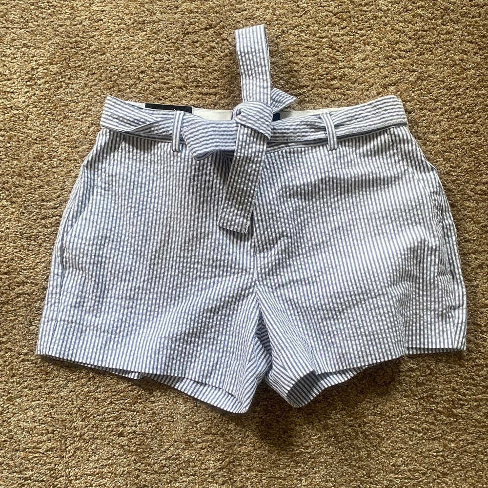 Banana Republic tie waist seer sucker short, size 6, 4”